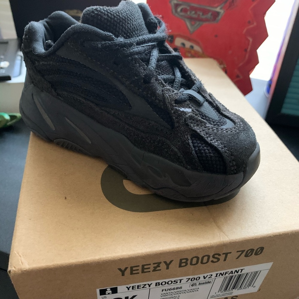 Yeezy Boost 700 8k (Worn)